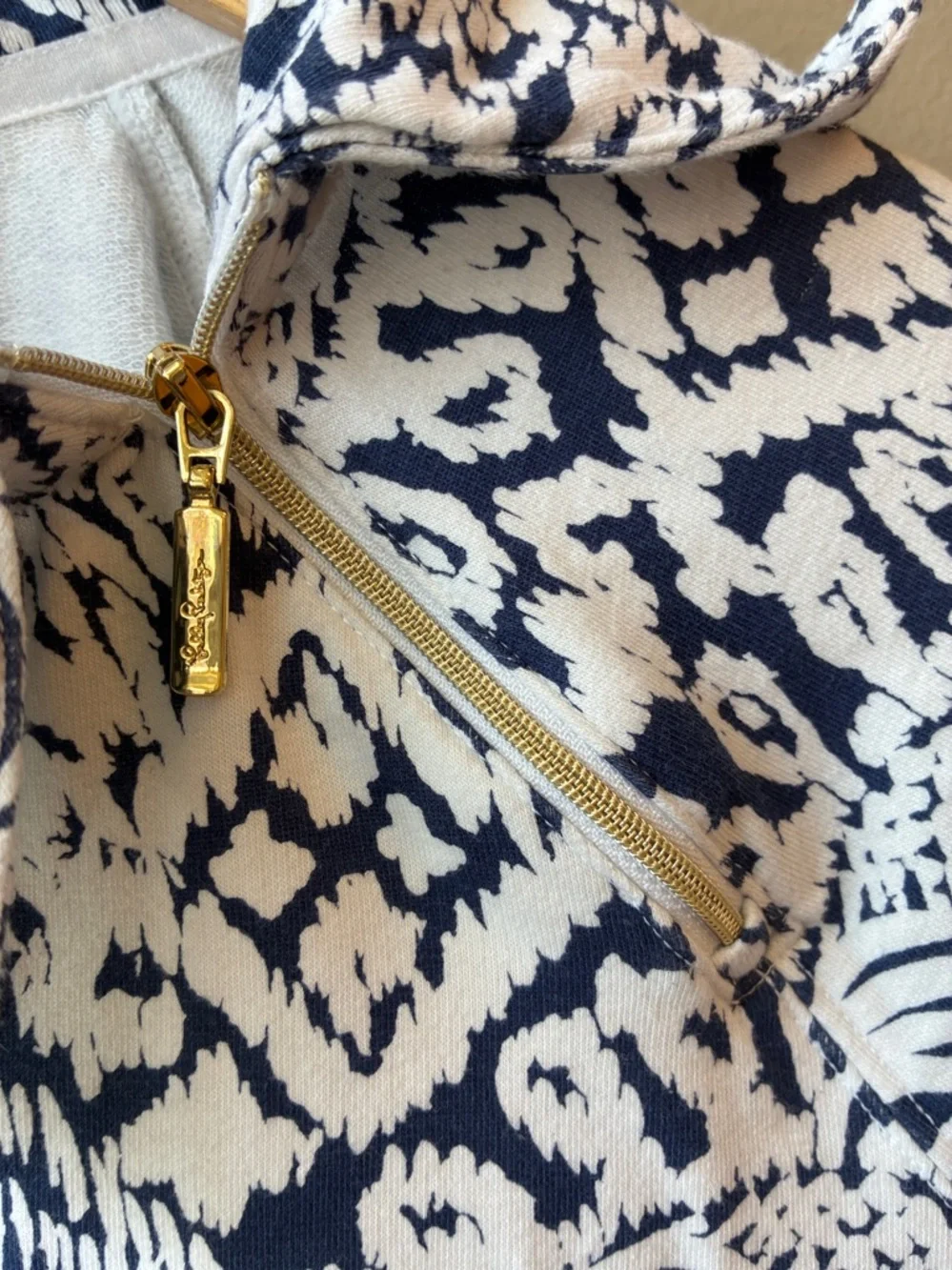 Lilly Pulitzer UPF 50+ Booker Popover Pineapple Party Pullover, Medium - Picture 4 of 7